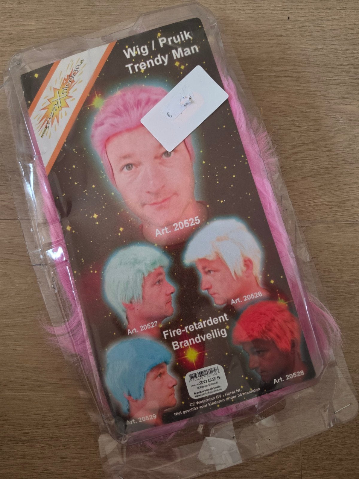 nieuwe neon roze pruik. heb er 2, Ophalen of Verzenden, Nieuw, Overige maten