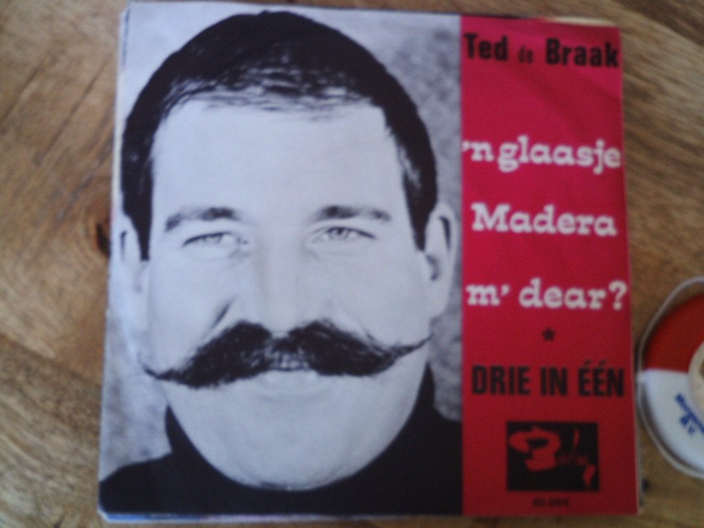 Ted de Braak - 'n Glaasje Madera m' dear? / Drie in één 22a, 7 inch, Ophalen of Verzenden, Zo goed als nieuw, Beschermende buitenhoes
