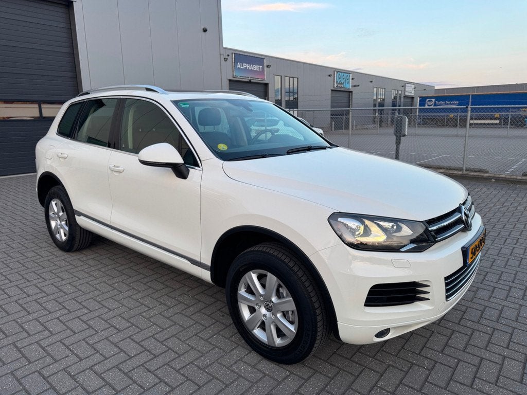 Volkswagen Touareg 3.0 TDI Highline, Auto's, Volkswagen, Automaat, Gebruikt, 255 €/maand, Wit