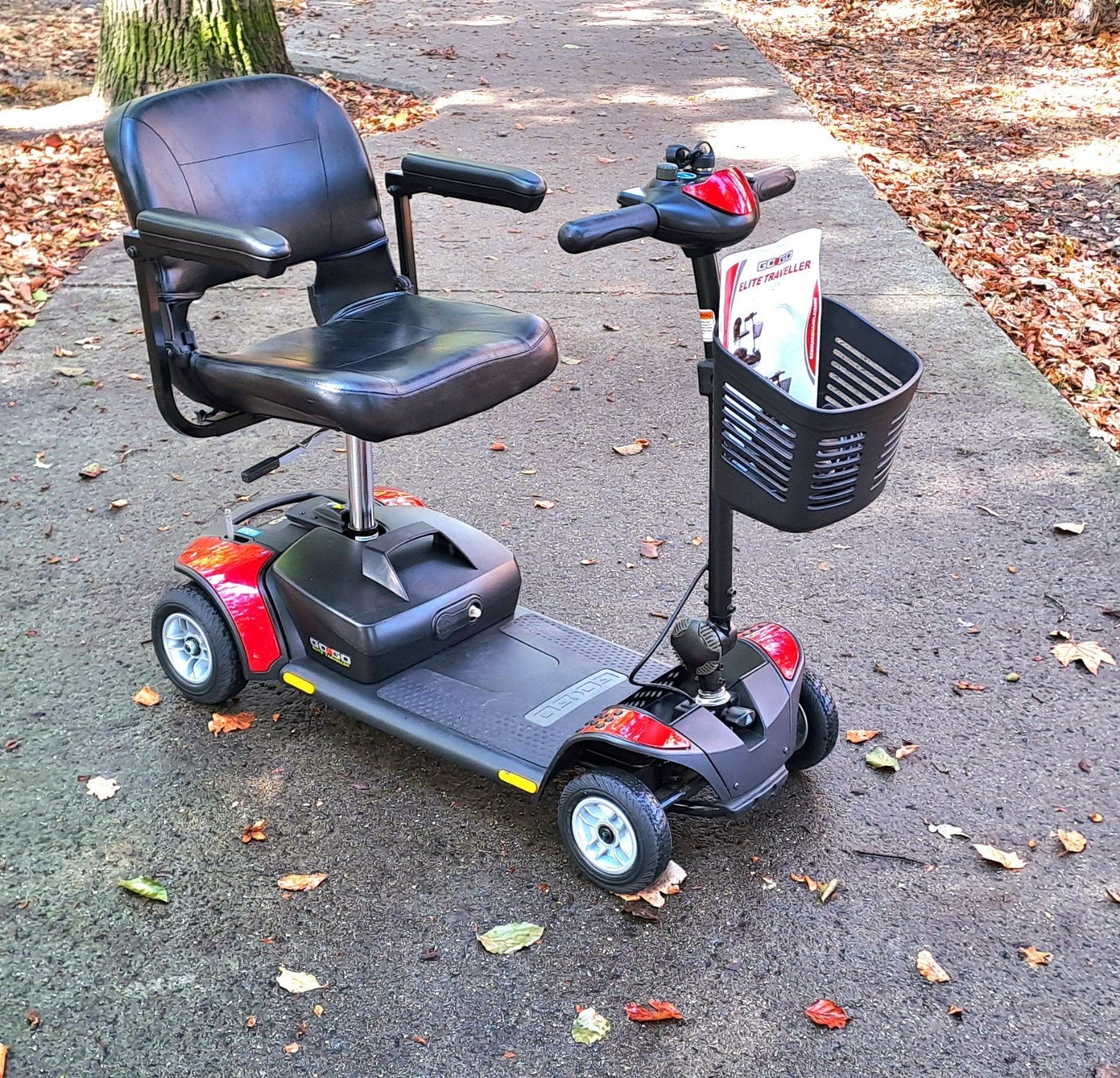 NIEUWE OPVOUWBARE SCOOTMOBIEL GOGO - NOG  ALS NIEUW, Diversen, Brommobielen en Scootmobielen, 10 km/u of minder, Pride, Nieuw