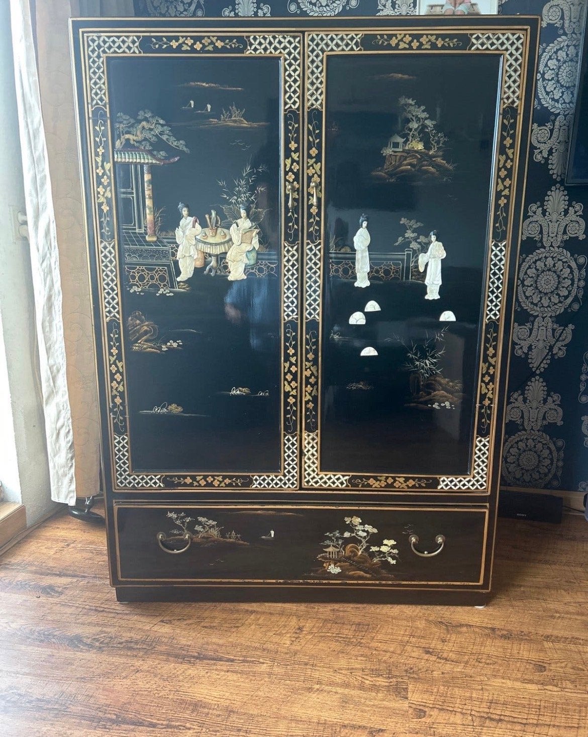Zwarte Japans gelakte tv-kast met oosterse decoraties, Antiek en Kunst, Ophalen