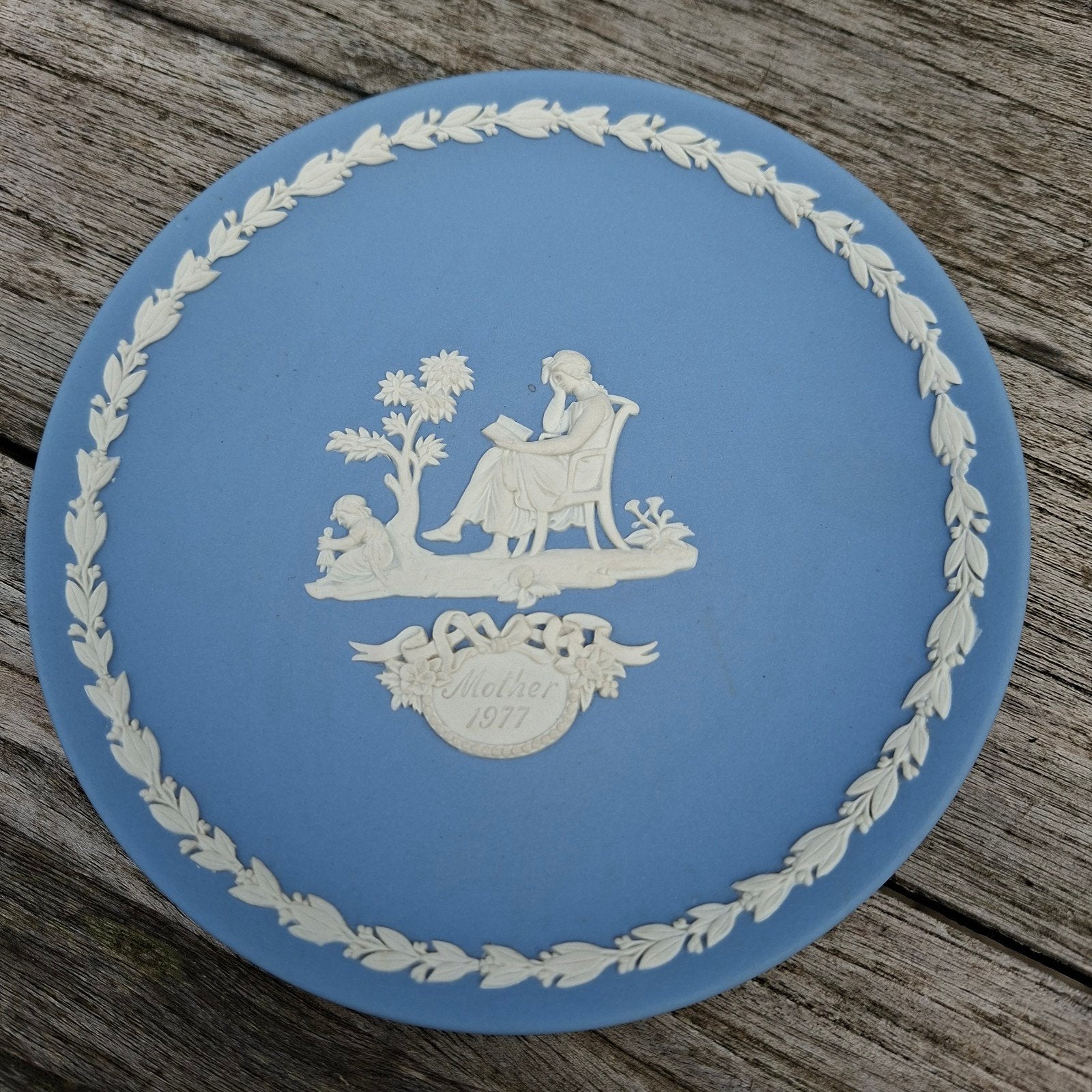 Wedgwood Moederdag bordje 1977 - Jasperware, Antiek en Kunst, Ophalen of Verzenden
