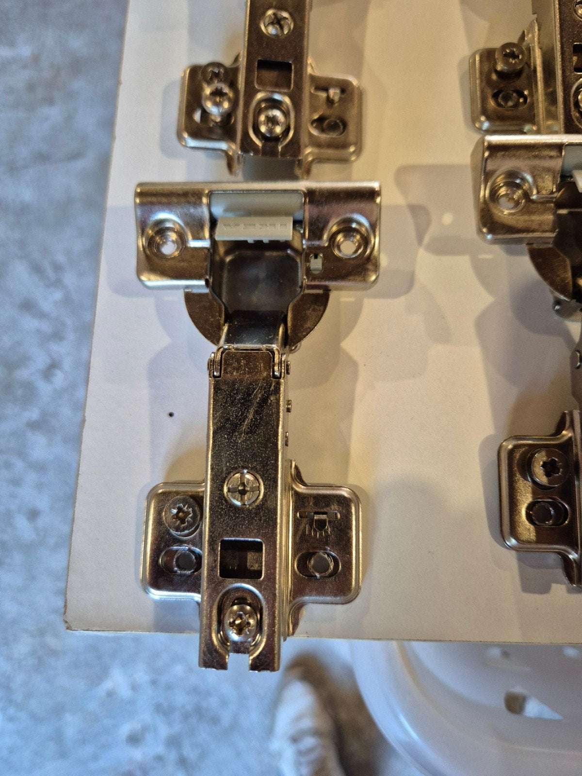 IKEA Scharnieren x24 met Schroeven en 12x Push Close, Ophalen of Verzenden, Gebruikt, Overige typen