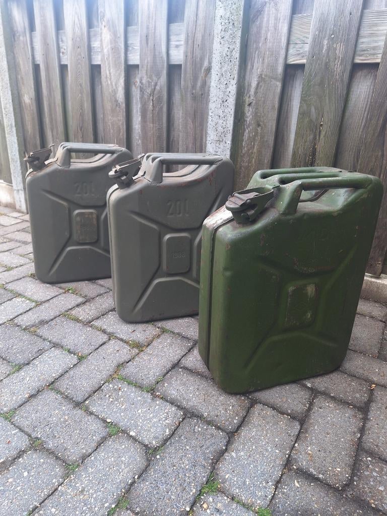 Set van 3 vintage jerrycans (20L) - 1953 & 1988, Ophalen