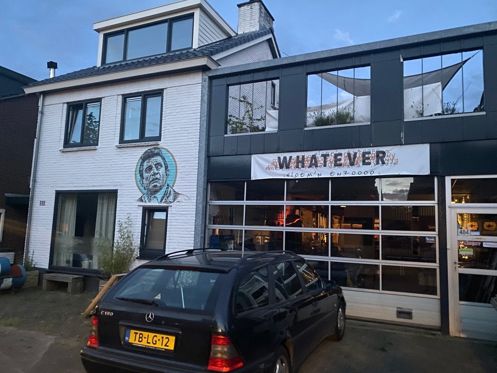 Multi-purpose huis te koop in Enschede (voormalige garage), 200 tot 500 m², 8 kamers, 250 m², Overijssel