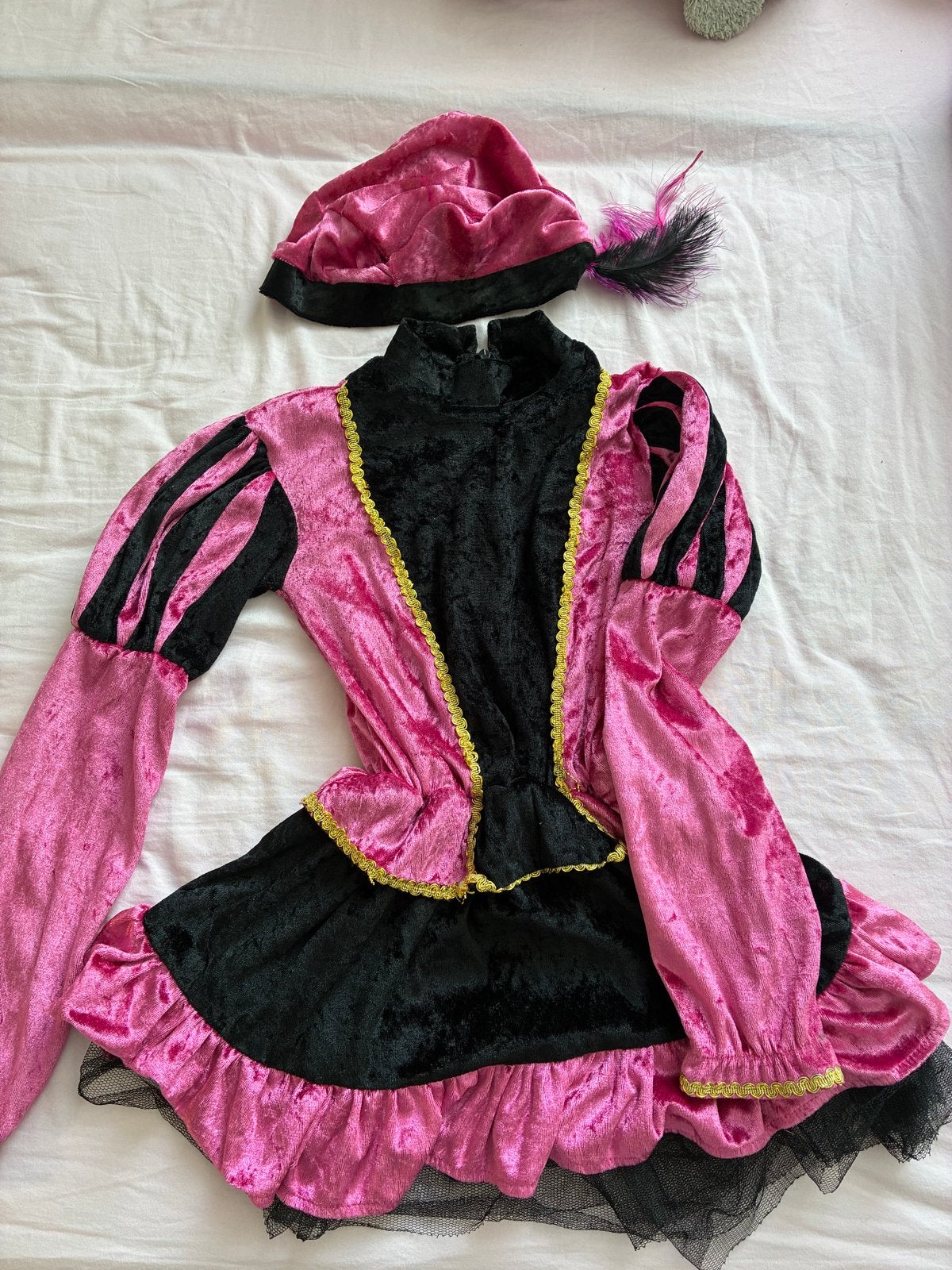 Roze Pieten pak jurkje Maat 116 - Compleet met Baret, Ophalen of Verzenden, Zo goed als nieuw, Meisje, Setje