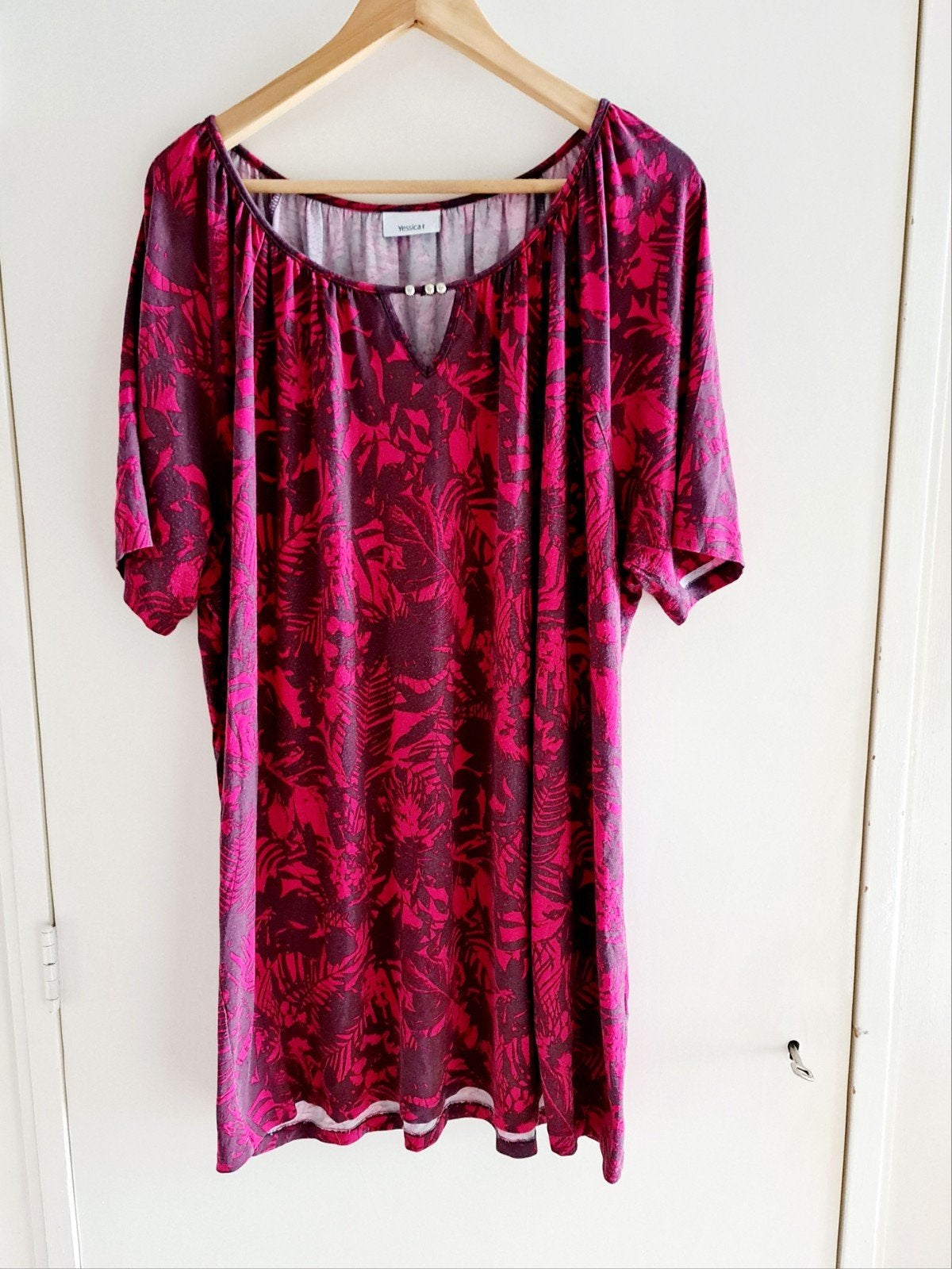 Leuk shirt met korte mouwen maat 52/54, Kleding | Dames, Grote Maten, Ophalen of Verzenden, Zo goed als nieuw, Rood, Blouse of Tuniek