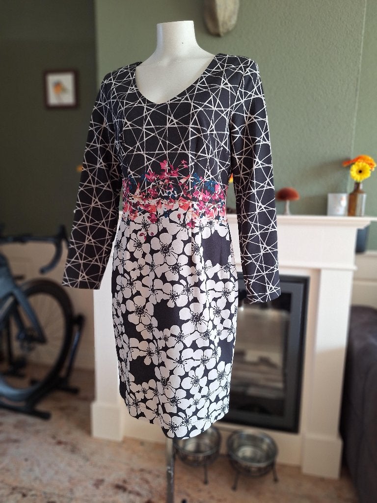 Eroke zwarte crème roze bloemen jurk 42 / 40, Maat 38/40 (M), Verzenden, Zwart, Zo goed als nieuw