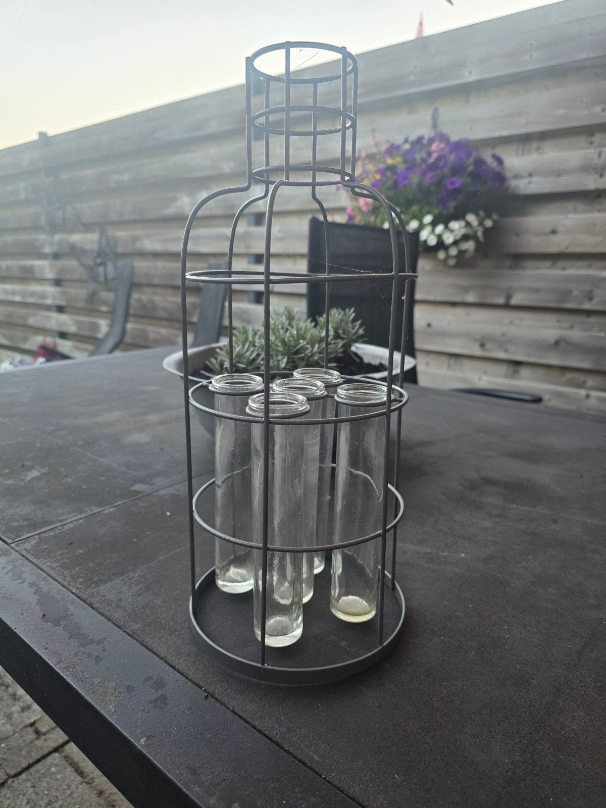 Decoratieve vaas met reageerbuisjes voor bloemen/planten, Ophalen, Gebruikt, Zwart, Metaal