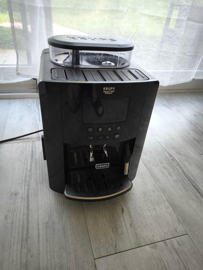 Krups EA81 zo goed als nieuw, Afneembaar waterreservoir, Espresso apparaat, Zo goed als nieuw, 2 tot 4 kopjes