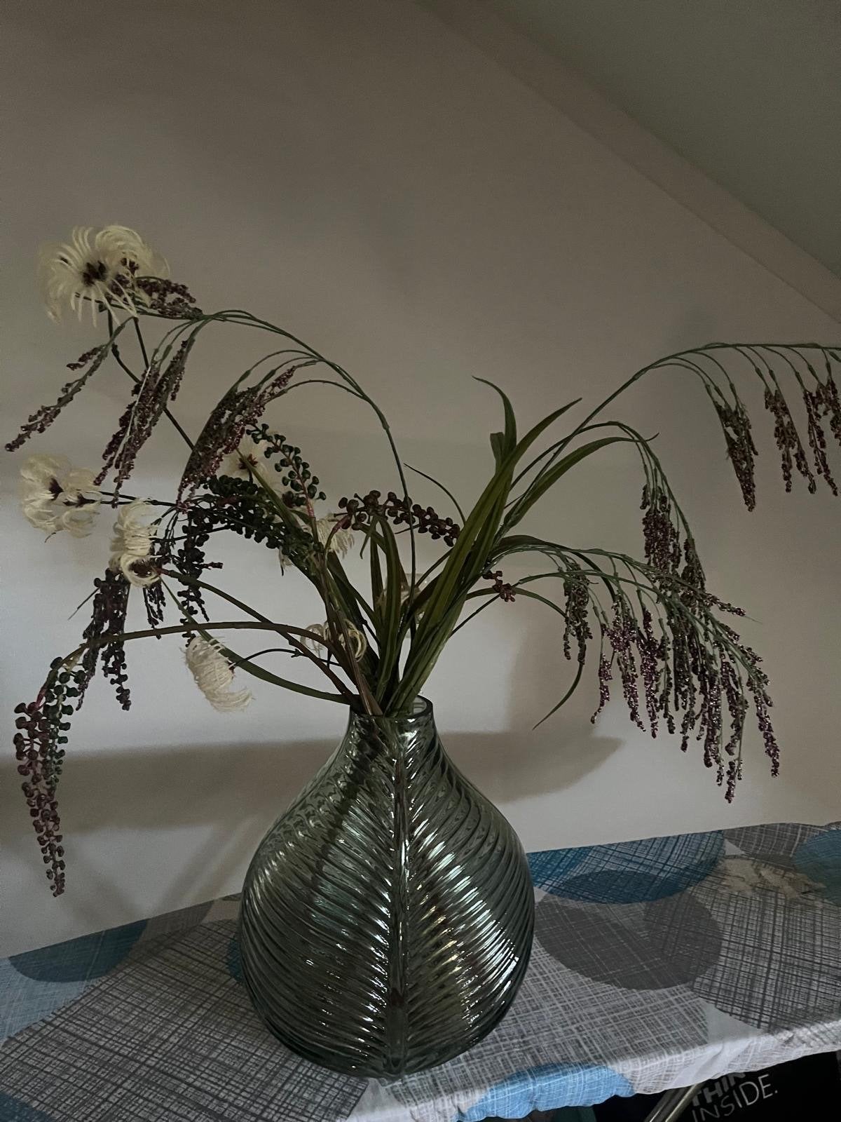 Decoratieve vaas met kunstbloemen, Ophalen