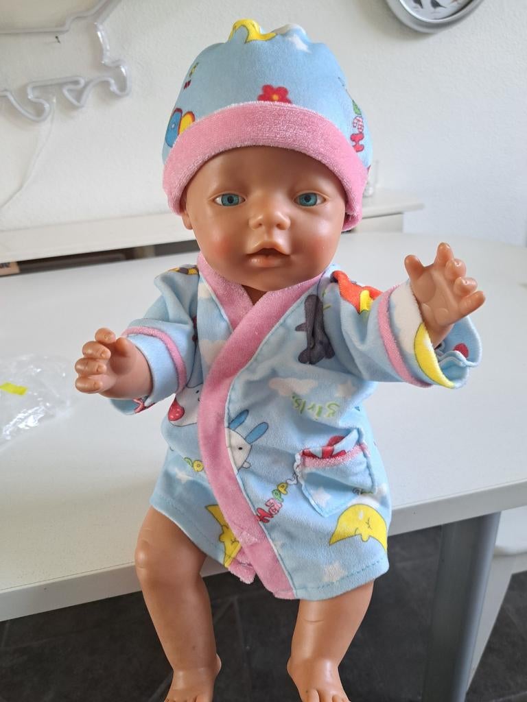 Baby Born Badjas en Muts - Zo goed als nieuw, Ophalen of Verzenden, Zo goed als nieuw, Babypop
