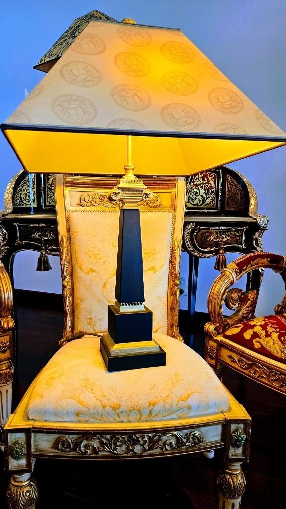 Versace Obelisco 24K Gold Plated Table Lamp - hoogte 73 cm, Antiek en Kunst, Ophalen, Zwart, 73 cm, Gemerkt