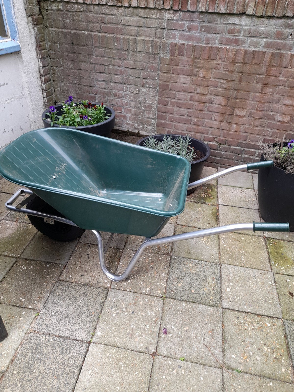 Kruiwagen 100L met kunststof bak en luchtbanden, Ophalen, Gebruikt, Handmatig