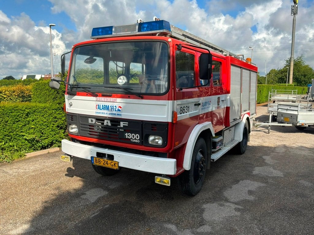 DAF 1300 brandweerauto 16107 km met pomp compleet bj 1981, Auto's, Vrachtwagens, Achterwielaandrijving, Diesel, Particulier, DAF