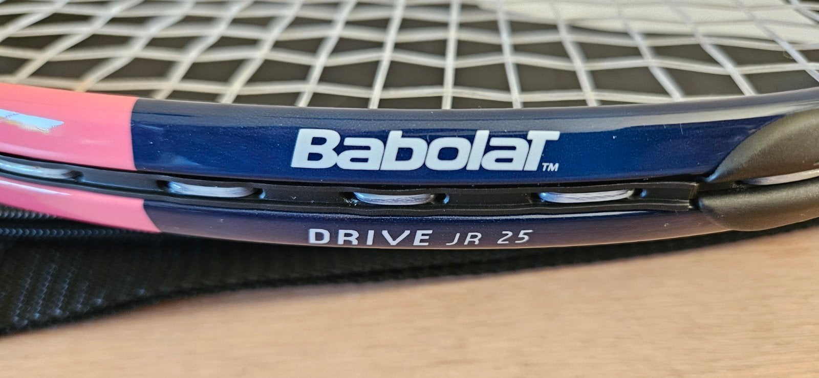 Babolat Drive Junior 25 Tennisracket met hoes, Sport en Fitness, Tennis, Ophalen of Verzenden, Zo goed als nieuw, Racket, Babolat