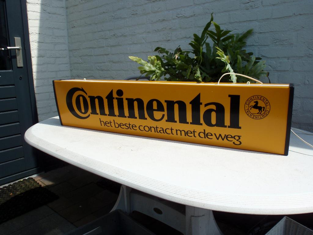 Reclame lichtbord van Continental, werkend., Verzamelen, Merken en Reclamevoorwerpen, Ophalen, Zo goed als nieuw, Reclamebord