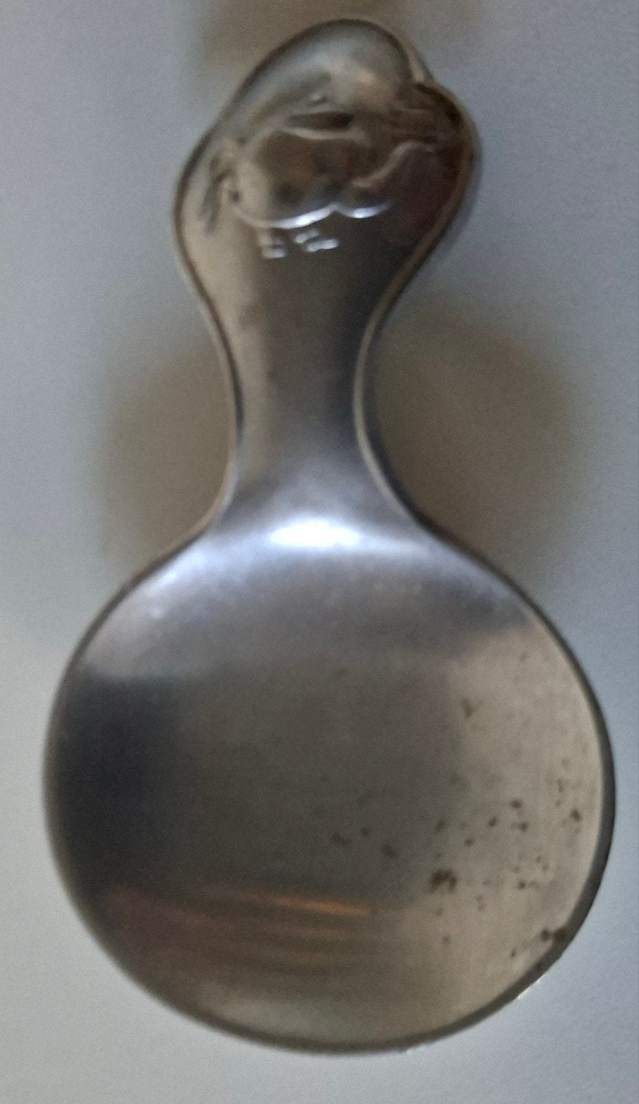 Vintage theeschep, theeduim met afbeelding van een theepot., Antiek en Kunst, Ophalen of Verzenden