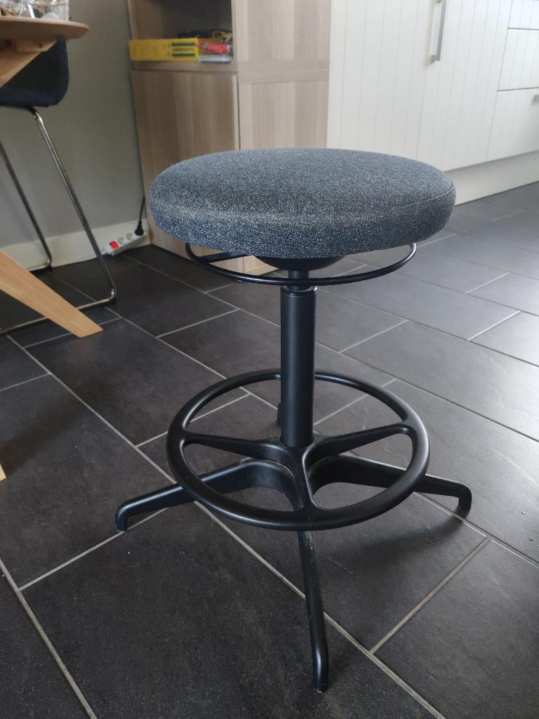 Twee IKEA bureaustoelen verstelbaar grijs/wit €70 p/s, Ophalen, Zo goed als nieuw, Grijs, Bureaustoel