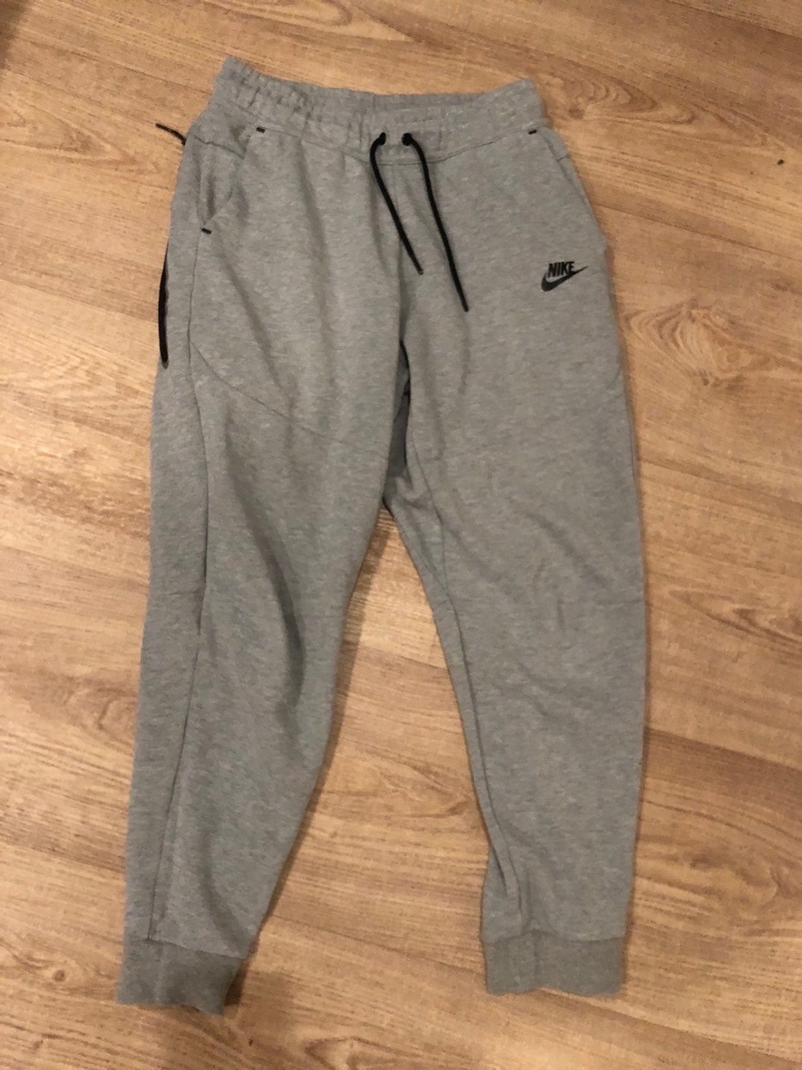 Nike Tech Fleece Joggingbroek Grijs - Maat XL (158-170 cm), Ophalen, Gebruikt, Jongen of Meisje