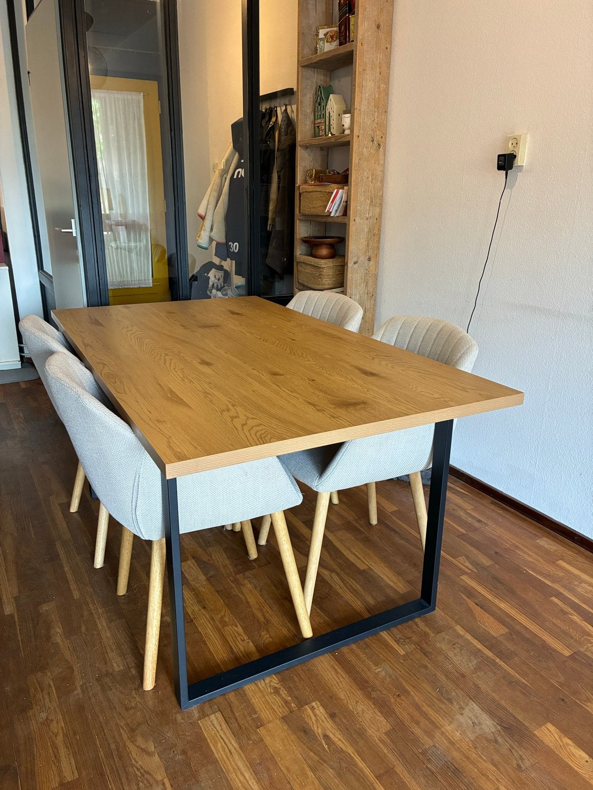 Warme eiken eettafel met zwart metalen onderstel, Huis en Inrichting, Tafels | Eettafels, Ophalen, Overige materialen, 50 tot 100 cm