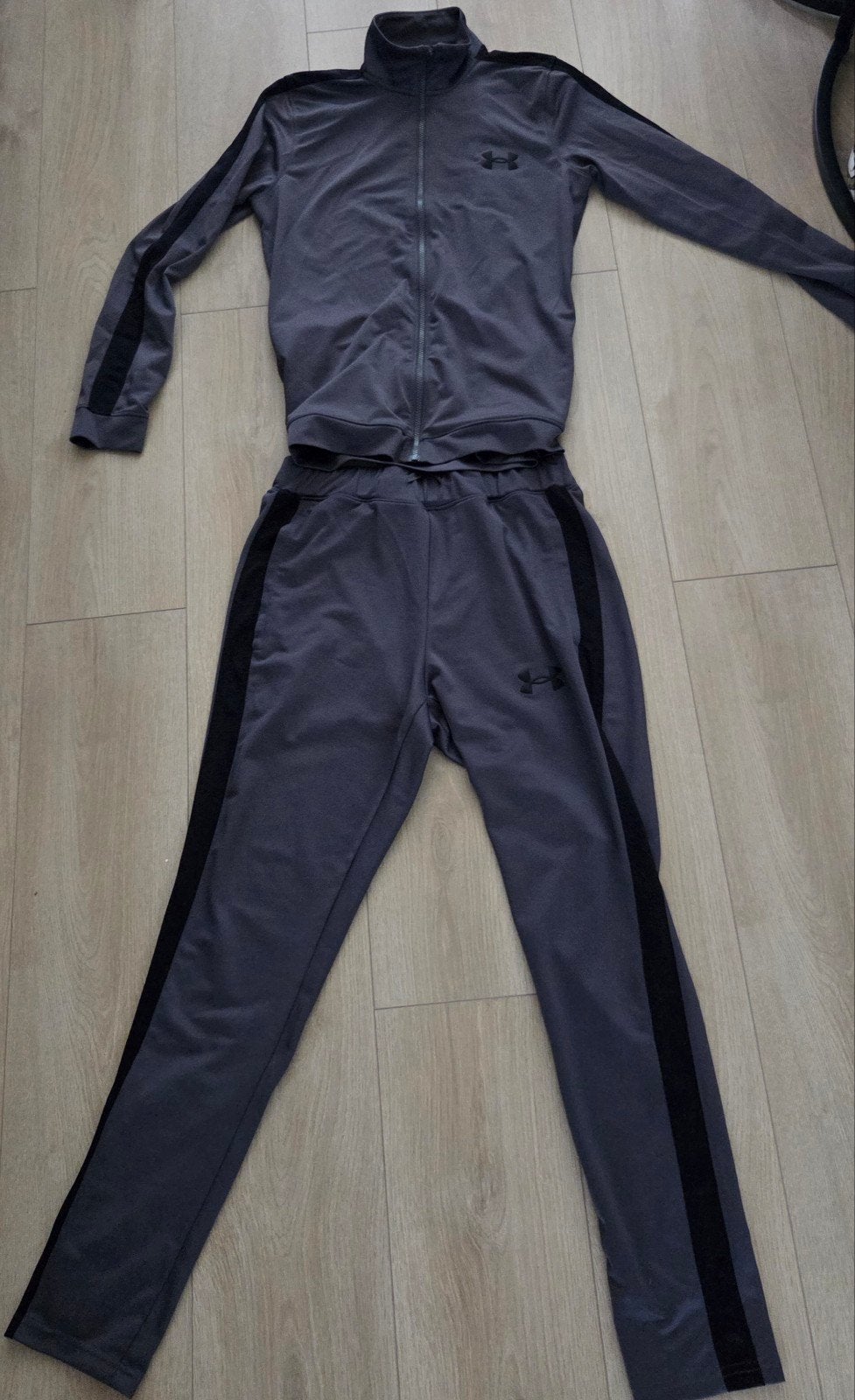 Under Armour trainingspak maat M, Kleding | Heren, Maat 48/50 (M), Under Armour, Ophalen of Verzenden, Grijs