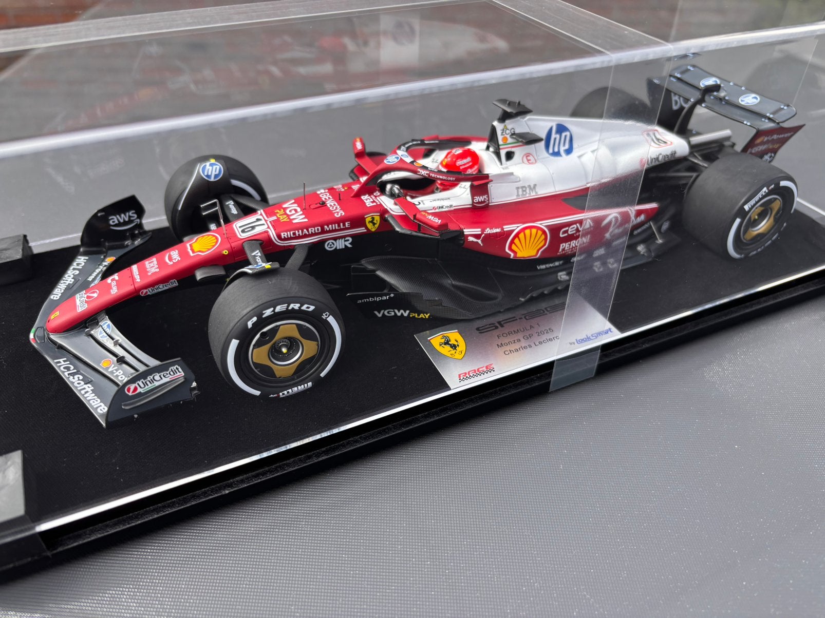 Ferrari SF-25 GP Monza Leclerc Looksmart 1:18 NIEUW ! C4F, Hobby en Vrije tijd, Overige merken, ., Looksmart, Nieuw