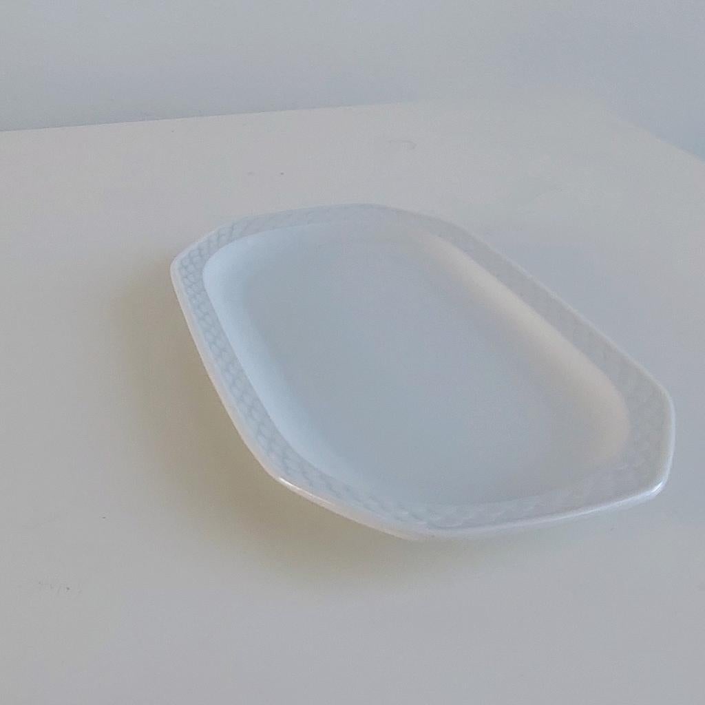 Porseleinen serveerschaal 20x13 cm nieuw, Huis en Inrichting, Keuken | Servies, Ophalen, Nieuw, Schaal of Schalen, Overige stijlen