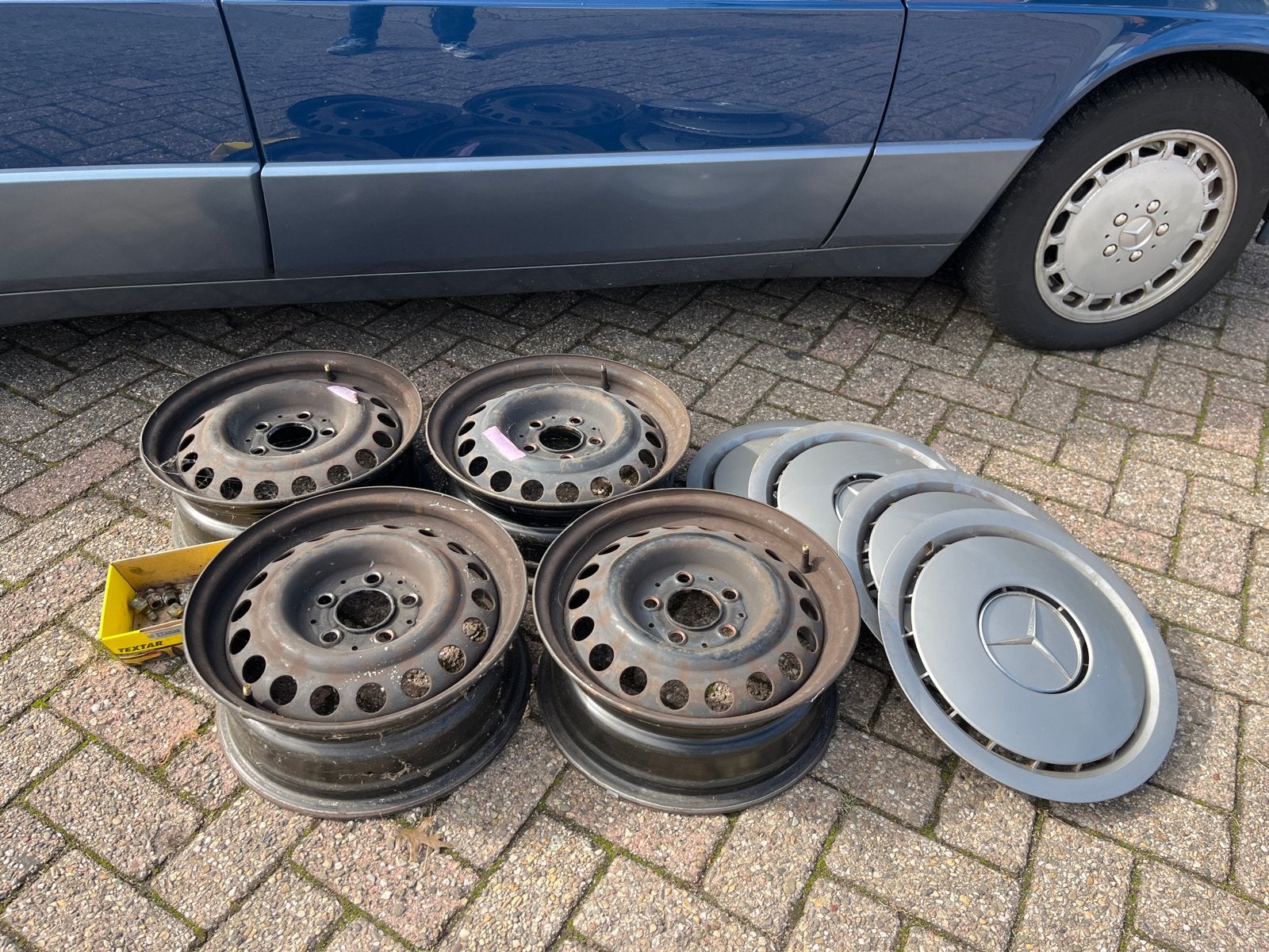Stalen velgen Mercedes W201 190 incl. wieldoppen en bouten, Auto-onderdelen, Banden en Velgen, Ophalen, Gebruikt, 15 inch, Velg(en)