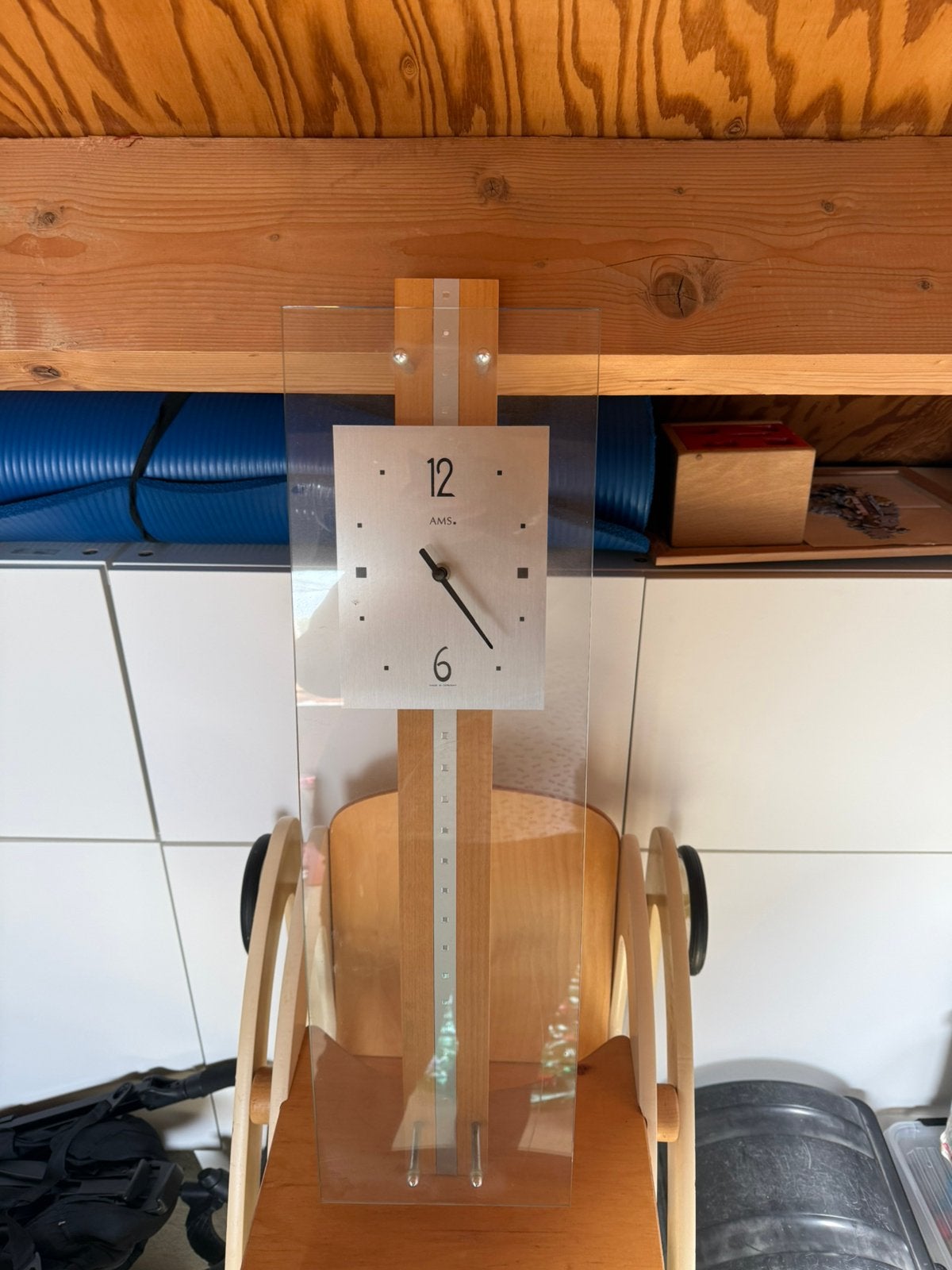 Moderne AMS Wandklok - Glas en Hout Design, Huis en Inrichting, Ophalen of Verzenden, Zo goed als nieuw, Wandklok