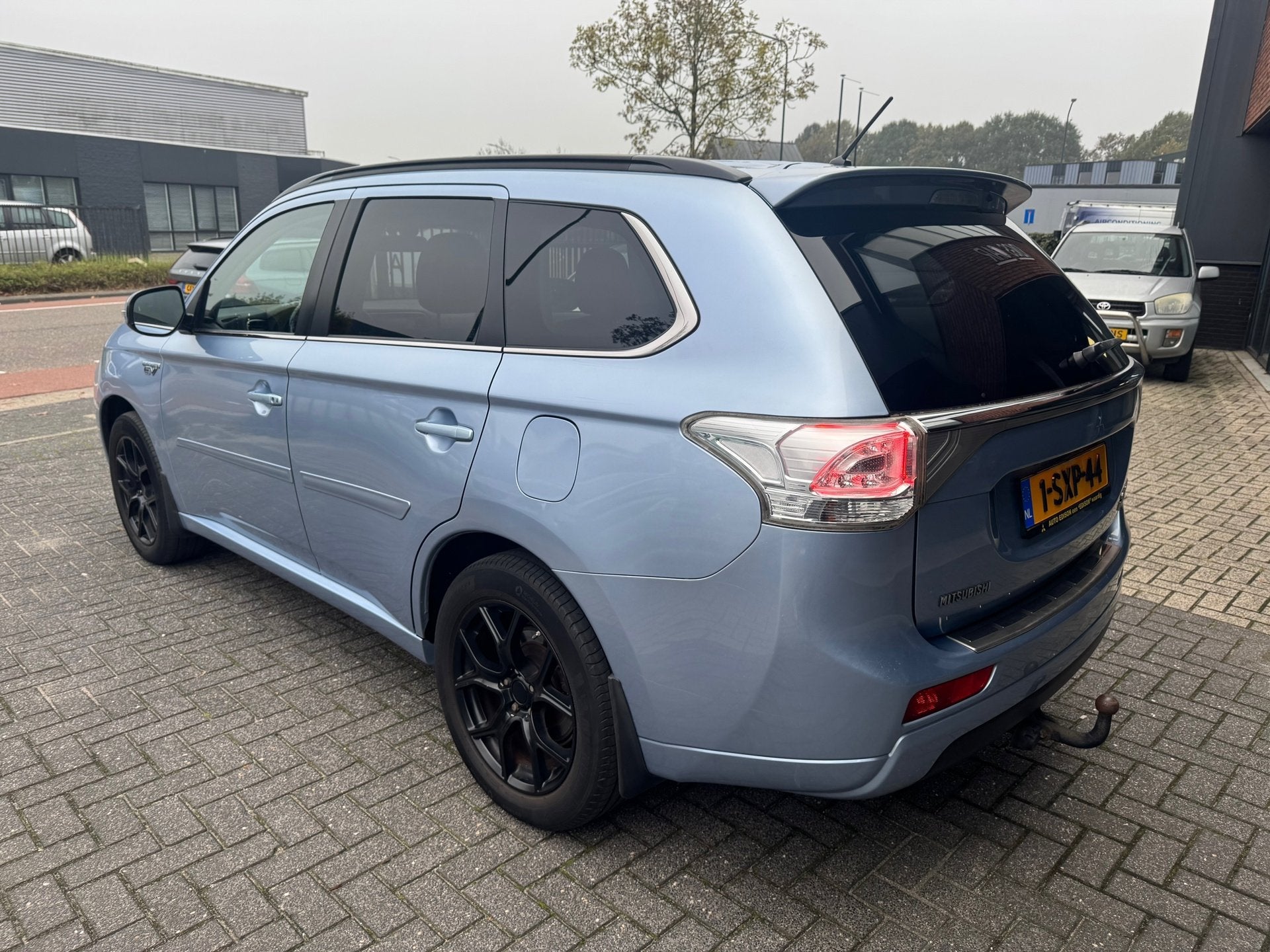 Mitsubishi Outlander 2.0 PHEV instyle S DAK LEDER CAMERA TRE, Auto's, 4 cilinders, Blauw, Vierwielaandrijving, Hybride Elektrisch/Benzine