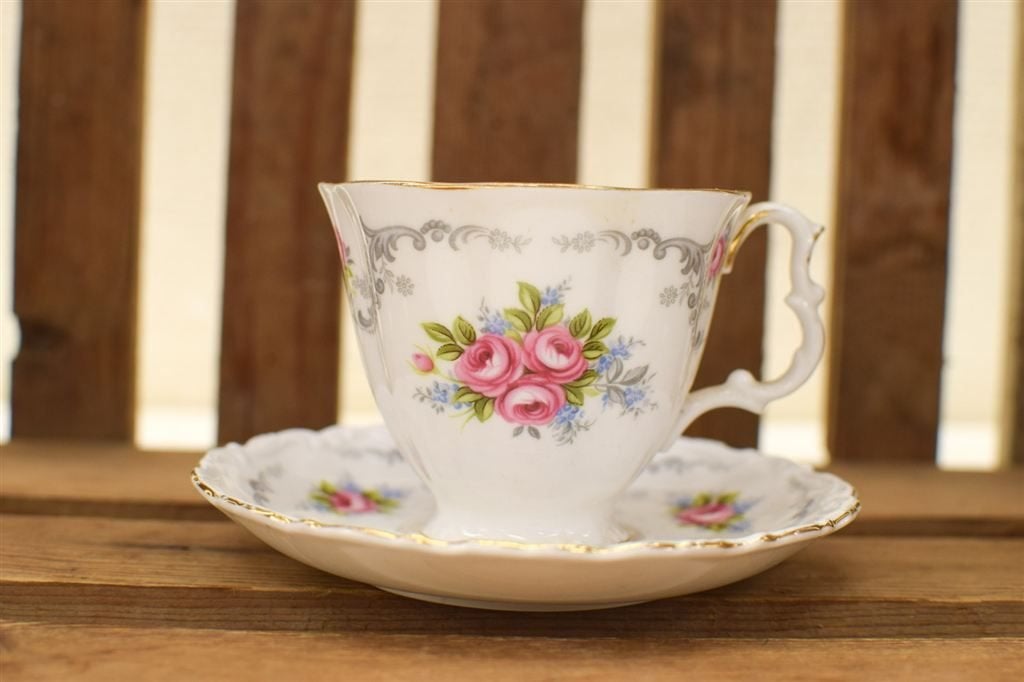 Royal Albert porseleinen kop en schotel 45261, Huis en Inrichting, Keuken | Servies, Gebruikt, Ophalen of Verzenden, Bord(en)