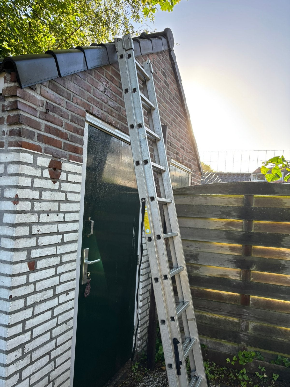 2 delige aluminium uitschuifladder, Doe-het-zelf en Verbouw, Ophalen of Verzenden, Zo goed als nieuw, Ladder, Opvouwbaar of Inschuifbaar