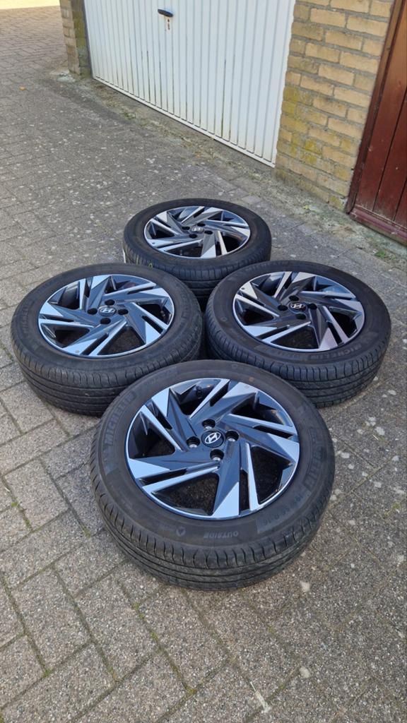 Hyundai i20 Bayon 16 inch bi-color velgen 52910-Q0200 zomer, Ophalen, Gebruikt, 16 inch, Banden en Velgen