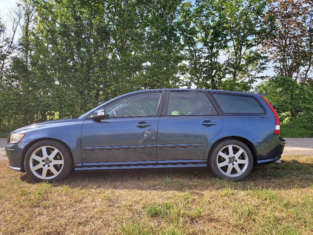 Volvo V50 2.5 T5, Voorwielaandrijving, Navigatiesysteem, Zwart, 700 kg