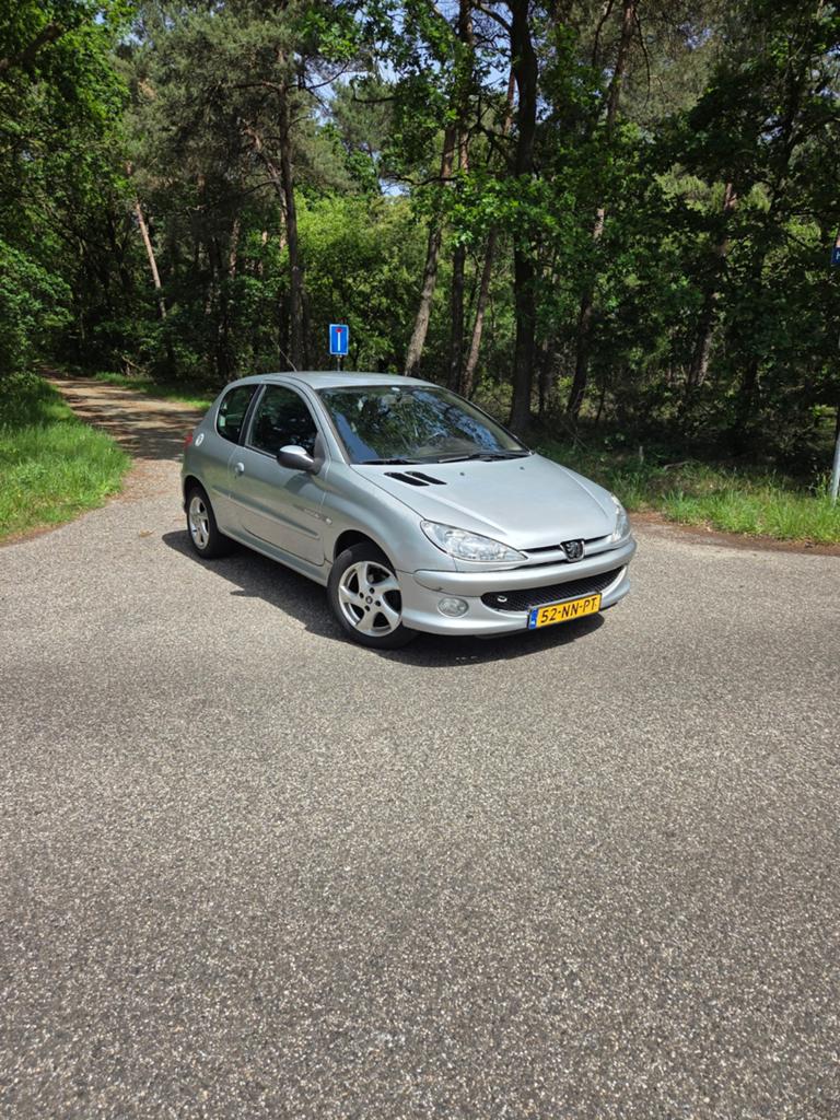 Peugeot 206 1.4 X-line 3D 2004 Grijs, Auto's, Voorwielaandrijving, 31 €/maand, 4 cilinders, Origineel Nederlands