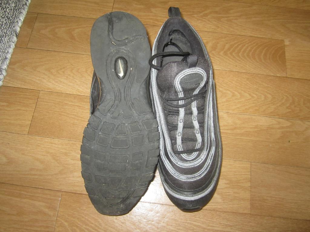 Nike R maat 44, Kleding | Heren, Schoenen, Nike, Ophalen of Verzenden, Zo goed als nieuw, Sportschoenen