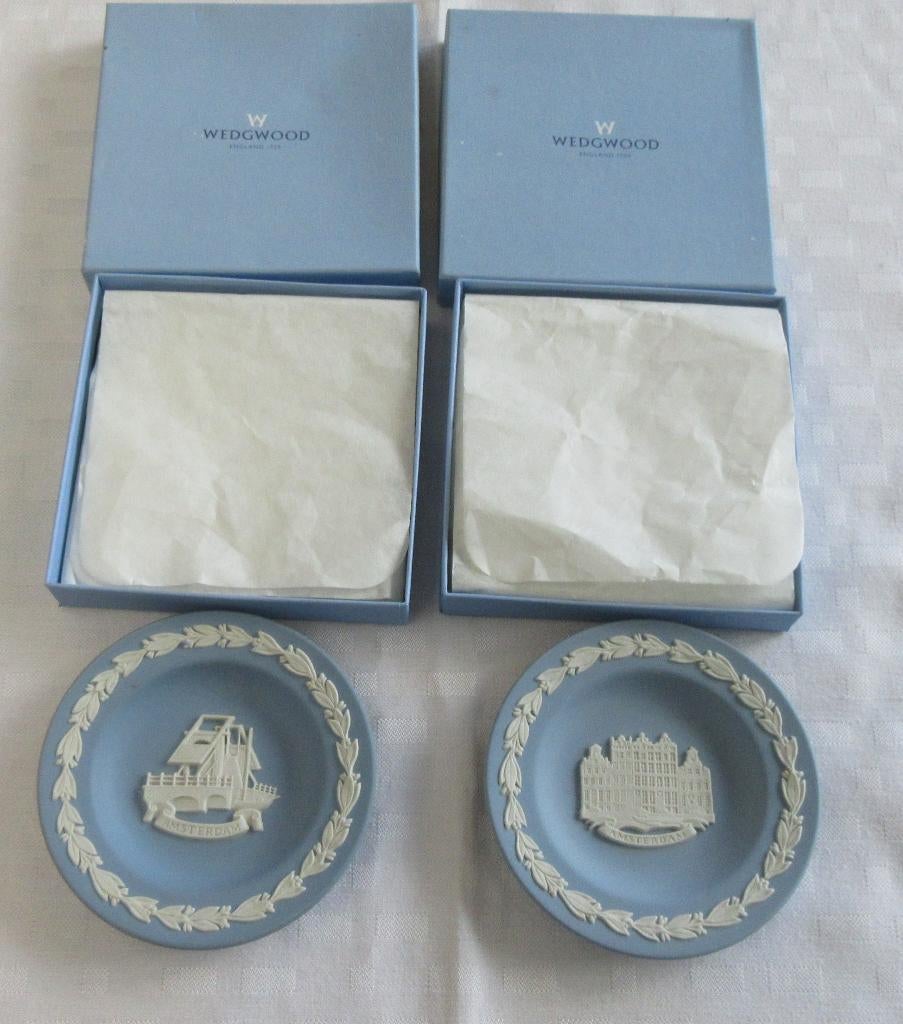 2 Jasper Wedgwood bordjes Amsterdam, Ophalen of Verzenden