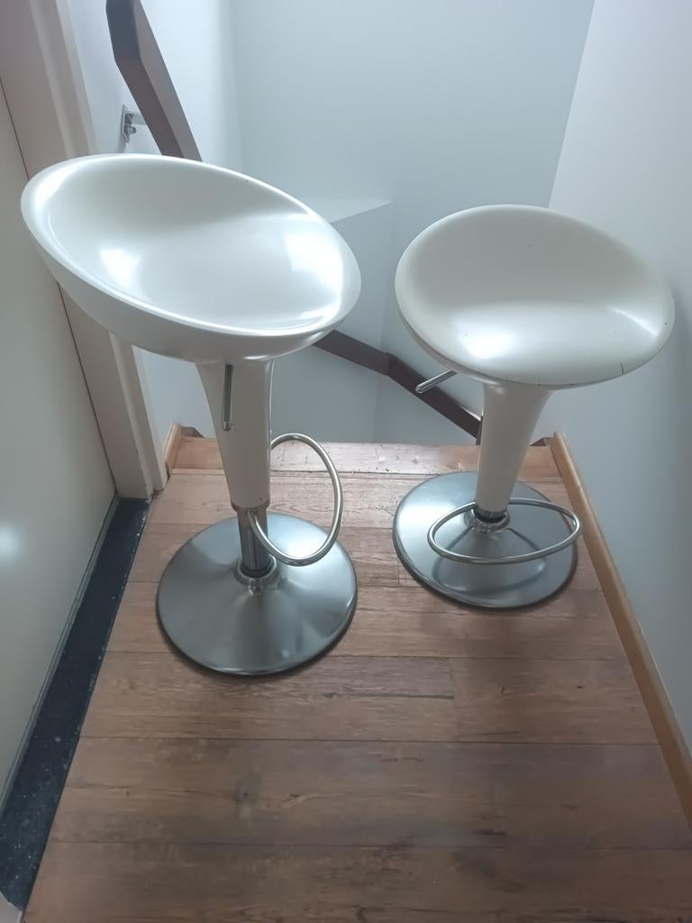 Twee originele Bimbo krukken met hoogteverstelling, Huis en Inrichting, Barkrukken, Gebruikt, In hoogte verstelbaar, 60 tot 90 cm
