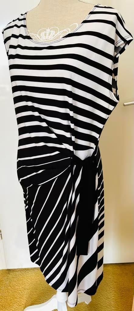 Frank Lyman zwart/witte jurk maat 44/46[dmv], Kleding | Dames, Zwart, Maat 42/44 (L), Ophalen of Verzenden, Zo goed als nieuw
