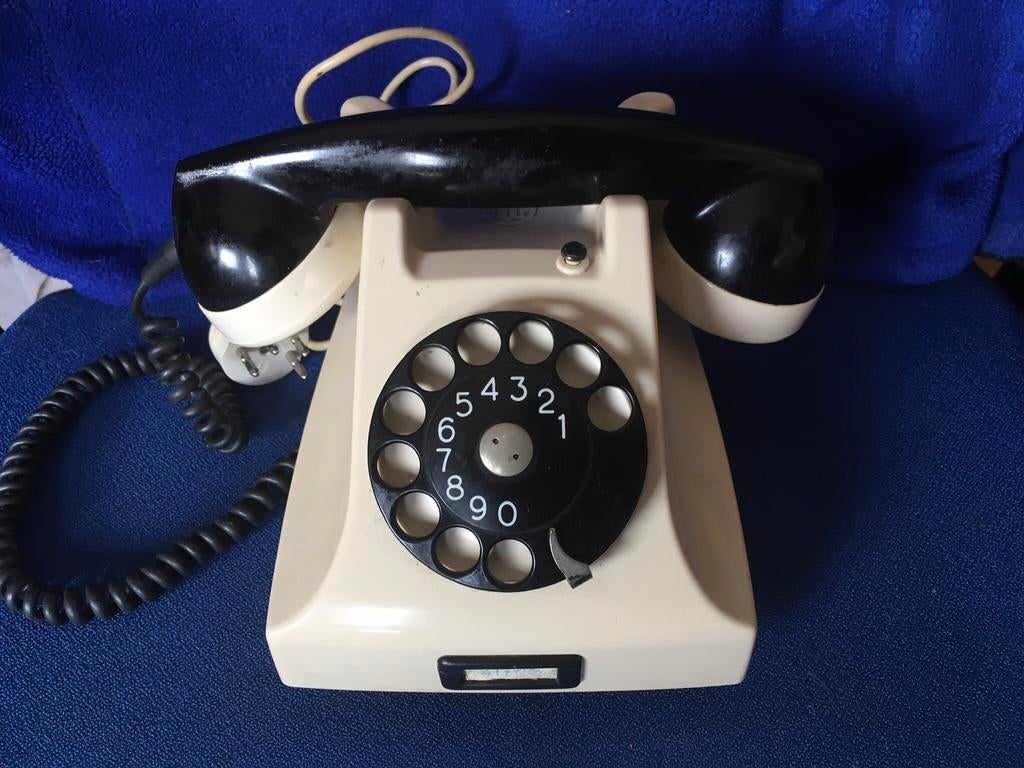 Unique ying yang Bakelieten PTT Telefoon Ericsson jsren 50, Ophalen of Verzenden, Gebruikt, Met draaischijf