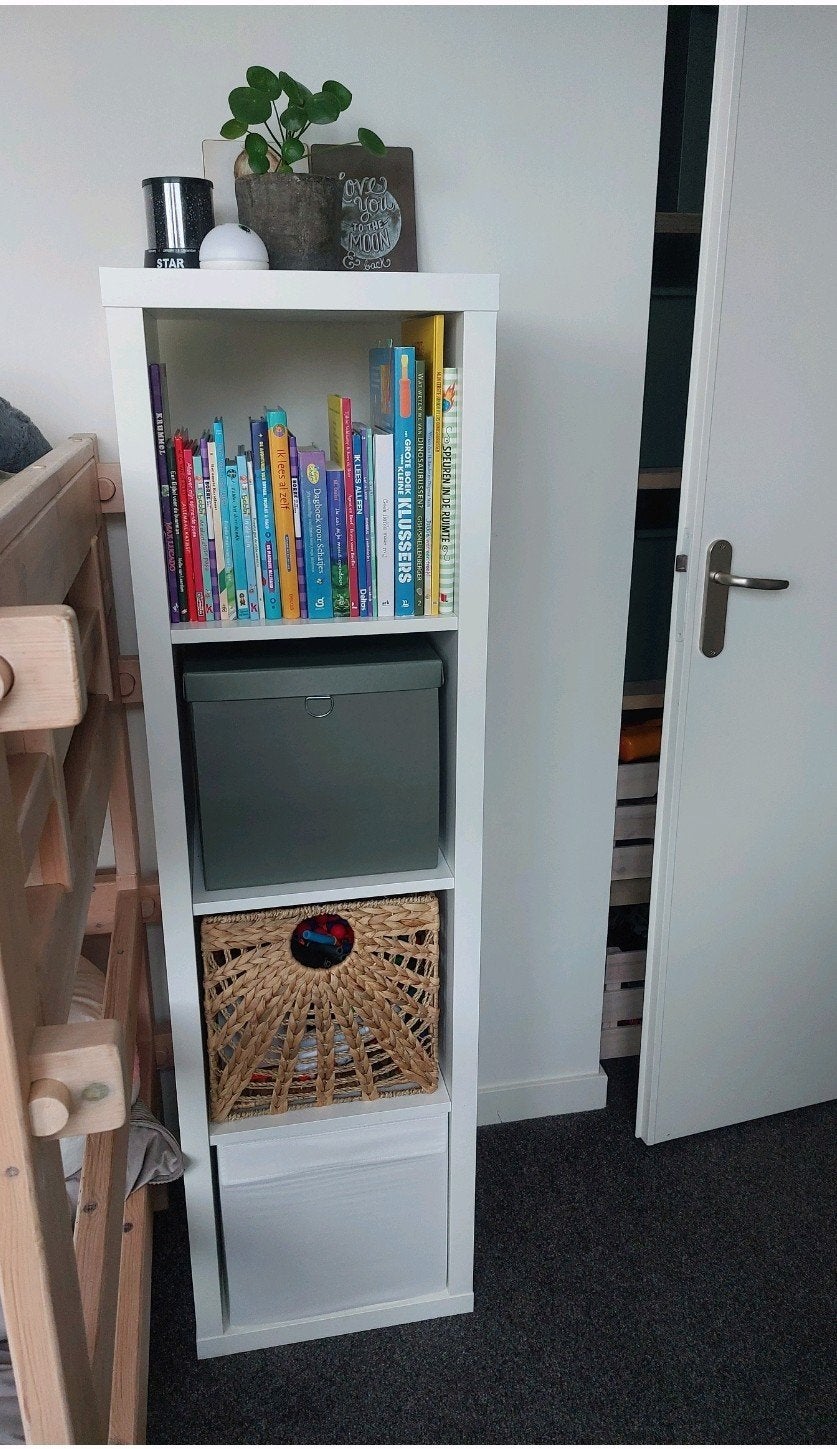2 kallax kasten Ikea met 4 vakken, waarvan 1 met vitrinekast, Ophalen, Minder dan 50 cm, Zo goed als nieuw, Minder dan 100 cm