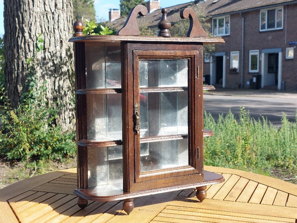 Vintage miniaturenkastje, Ophalen