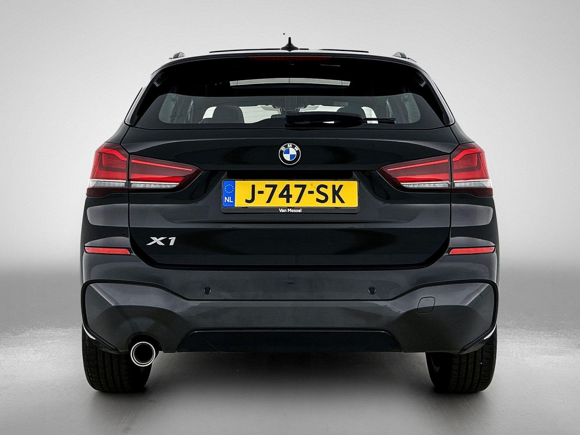 BMW X1 sDrive18i Executive Edition | M-SPORT | PANORAMADAK |, Auto's, 12 maanden, Gebruikt, Automatische klimaatregeling, Alcantara