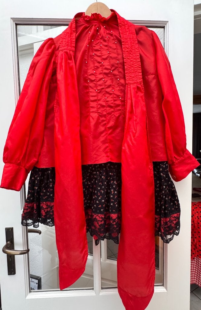 3 dlg folklore danseres maat 42/44 (rok, blouse, haarband), Carnaval, Maat 42/44 (L), Ophalen of Verzenden, Zo goed als nieuw