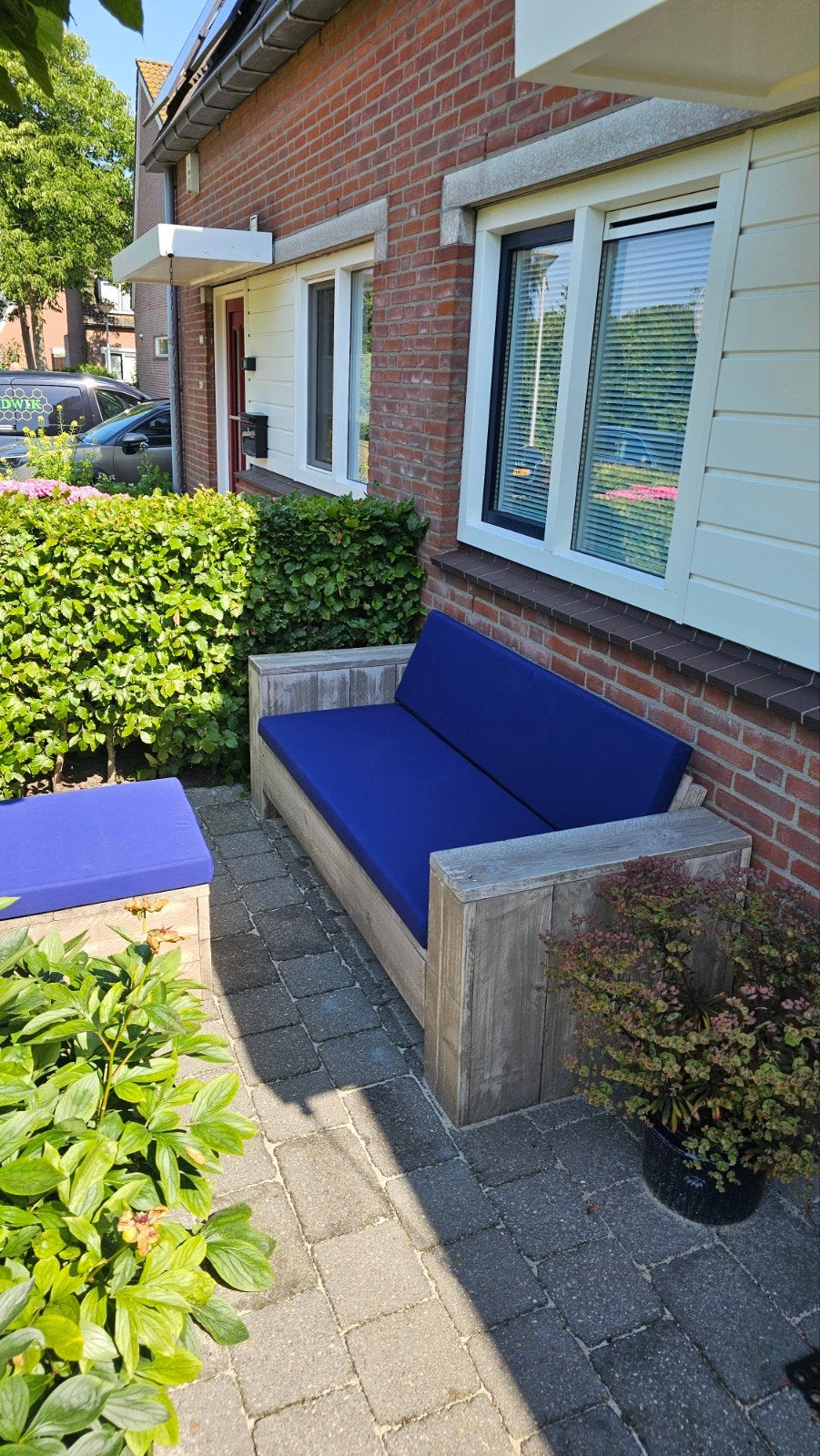 Steigerhouten bank (z.g.a.n.) met hocker en kussens, Ophalen, Zo goed als nieuw, Hout