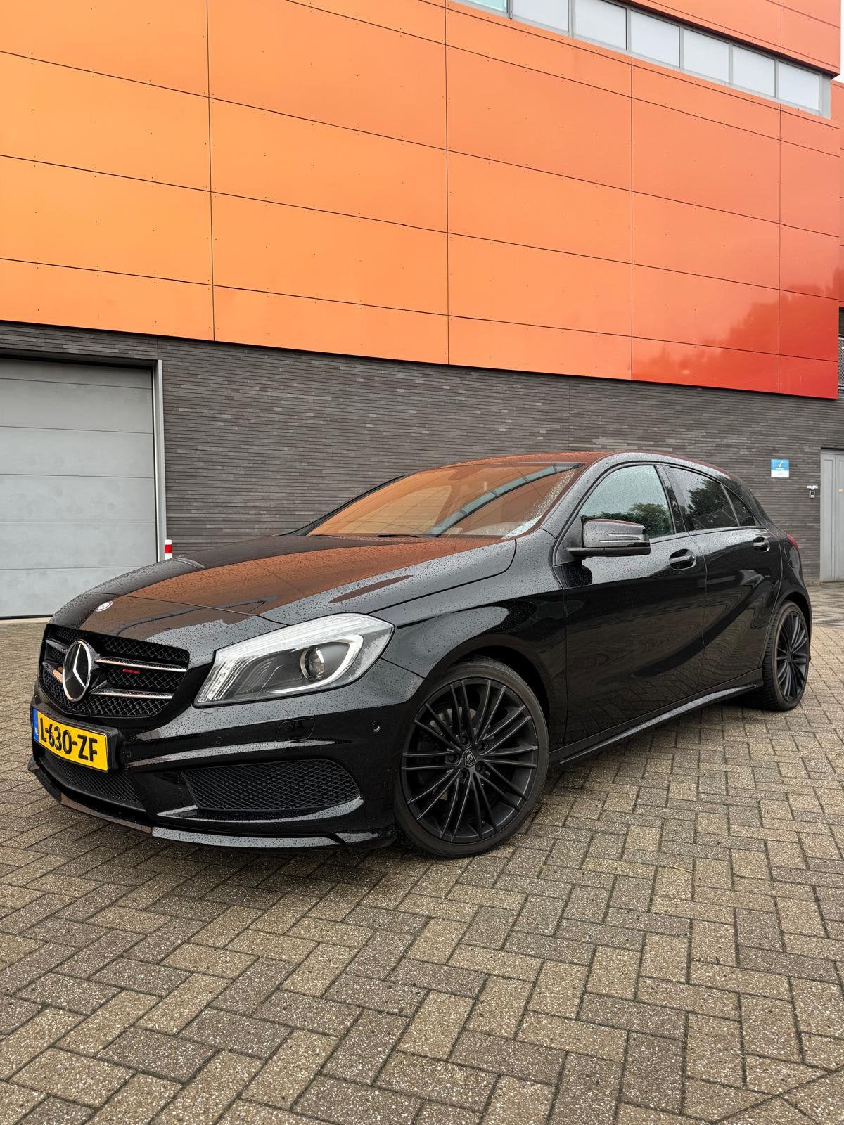 Mercedes-Benz A-Klasse A180 1.6 Blue Efficiency 2013 Zwart, Voorwielaandrijving, Euro 5, Stof, Zwart