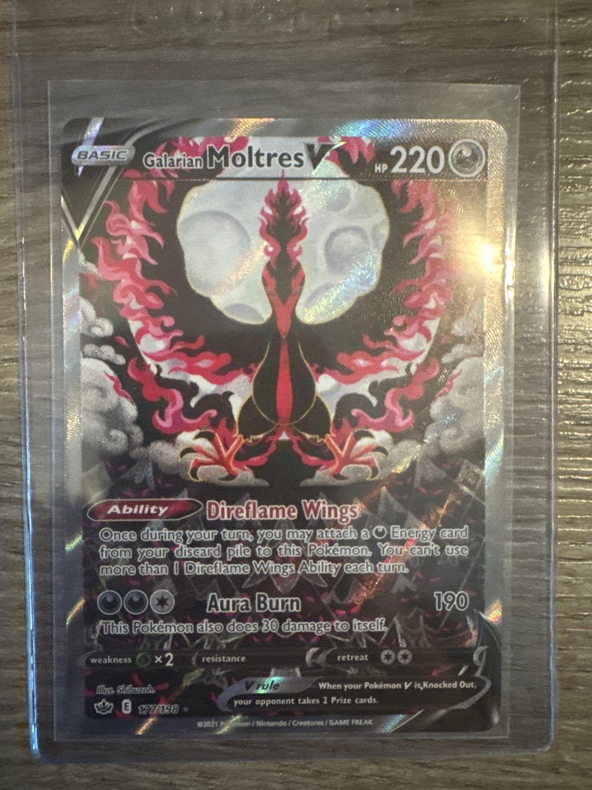 Galarian Moltres V (Full Art) - Pokémon Kaart, Hobby en Vrije tijd, Ophalen of Verzenden, Zo goed als nieuw, Losse kaart, Foil