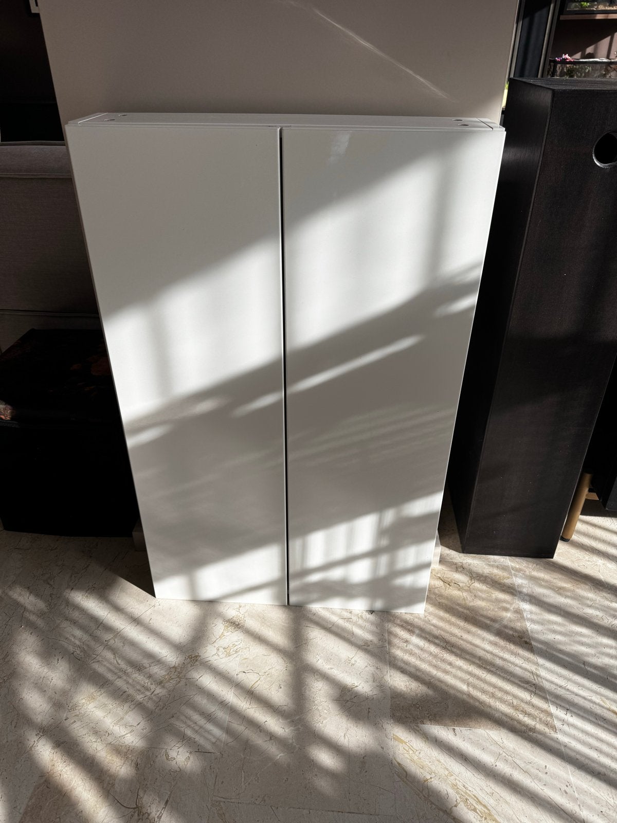 Ikea Havback Witte wandkast met glazen planken