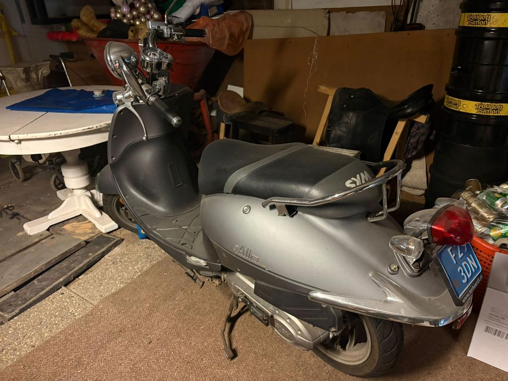 2 scooters te koop | SYM + AGM | opknappers / project, Fietsen en Brommers, Snorfietsen en Snorscooters, Zo goed als nieuw, Benzine